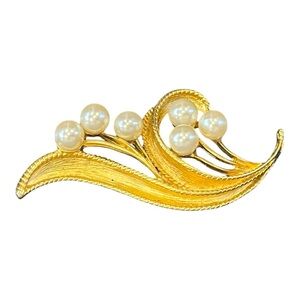 😍2/$20 Vintage Elegant Leaves Brooch Pin Faux Pearls By Lisner Gold Tone